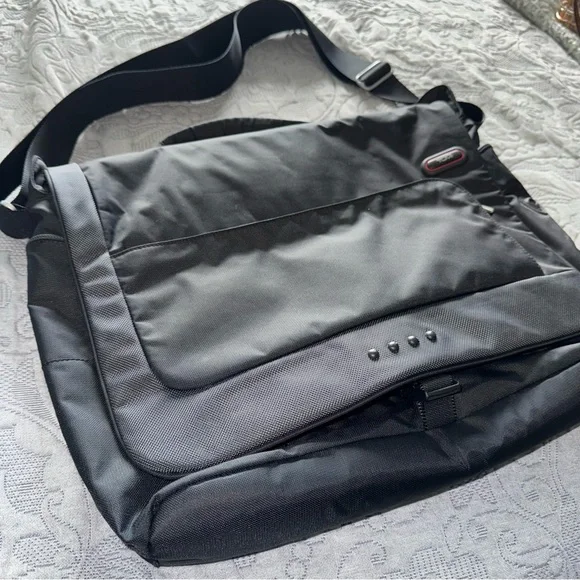 Tumi T-Tech Laptop Padded Messenger Shoulder Bag Black Travel Luggage Case Large